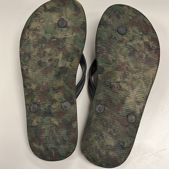 Volcom Camouflage green / black flip flops size 8 - Picture 8 of 14